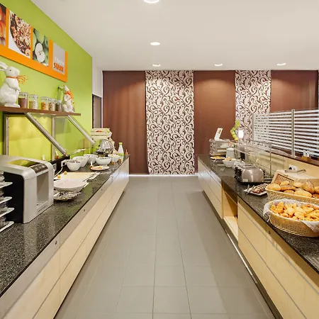 מלון Express - North By Ihg 3*